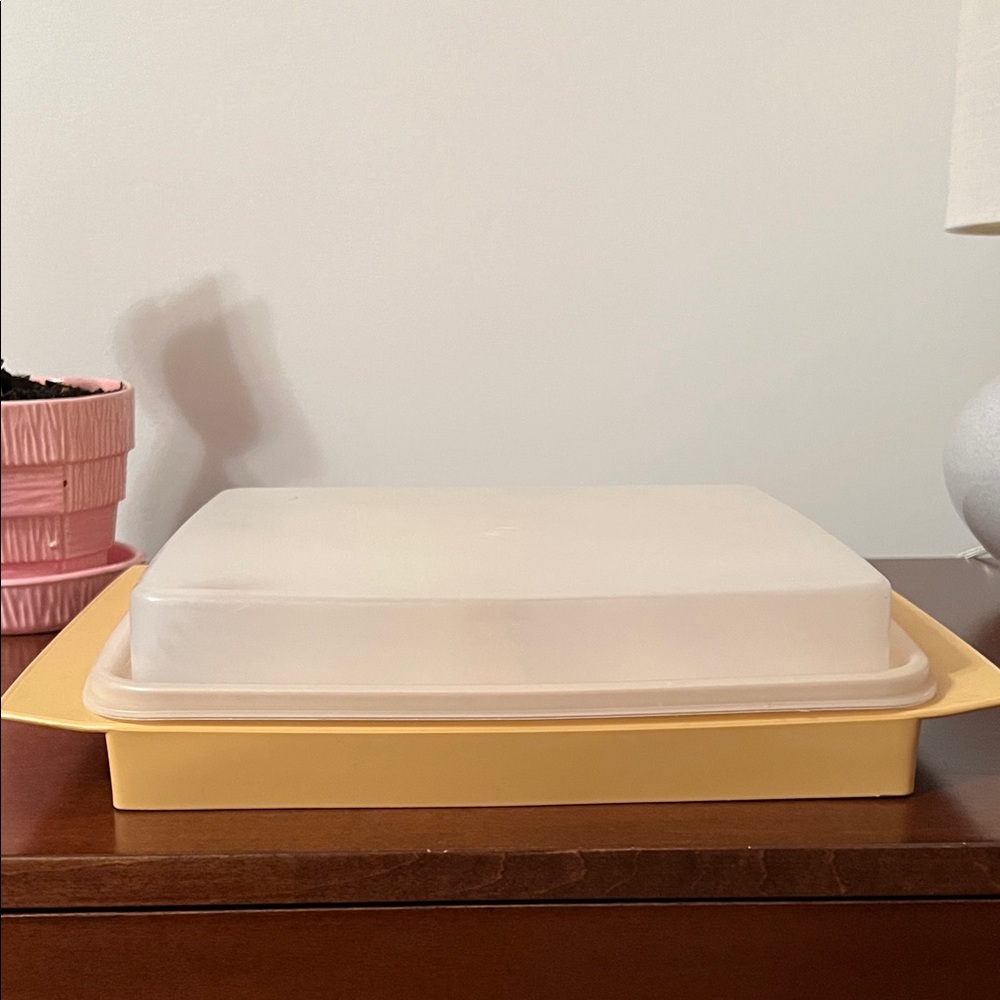 Yellow Tupperware deviled egg holder - Picture 3 of 3